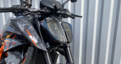 KTM 890 DUKE R