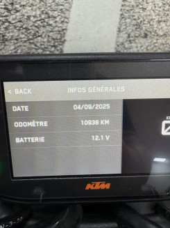 KTM 890 Duke R Blanche et Orange