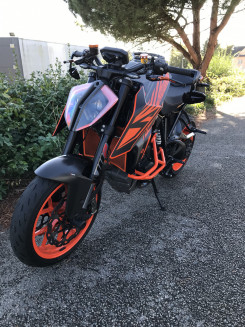KTM 1290 SUPER DUKE R