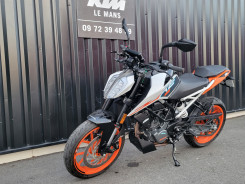 KTM 125 DUKE   1ERE MAIN  SEULEMENT 2900 KILOMETRES