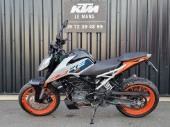KTM 125 DUKE   1ERE MAIN  SEULEMENT 2900 KILOMETRES
