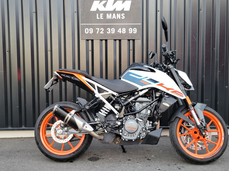 KTM 125 DUKE   1ERE MAIN  SEULEMENT 2900 KILOMETRES