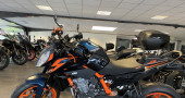 KTM 890 DUKE R