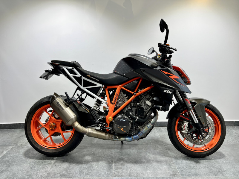 KTM 1290 SUPER DUKE R V2