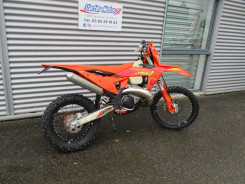 KTM 250 EXC SIX DAYS 2025 74h à partir de 168e/mois*