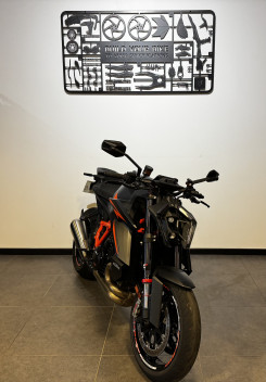 KTM 1390 SUPER DUKE R