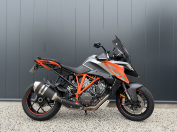 KTM 1290 SUPER DUKE GT 2016