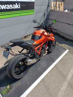KTM SUPER DUKE 1390 R EVO 1ER MAIN A SASIR 